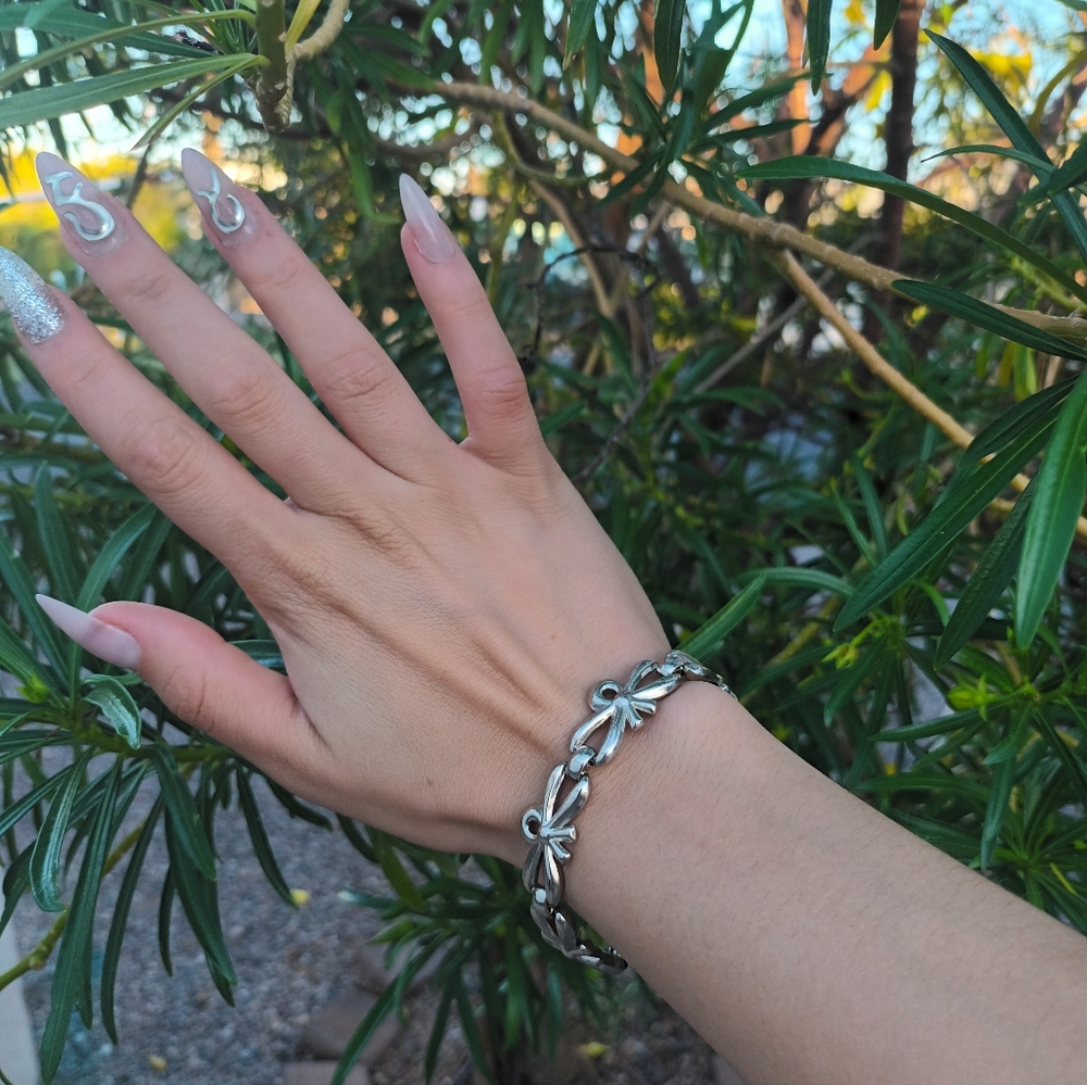 Monet Silver Tone Bow Tie Chain Link Bracelet Bows Ribbons 7”